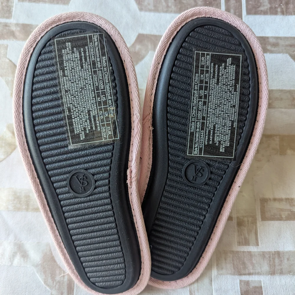 Victoria's Secret Pink Fluffy Slippers - Picture 3 of 4